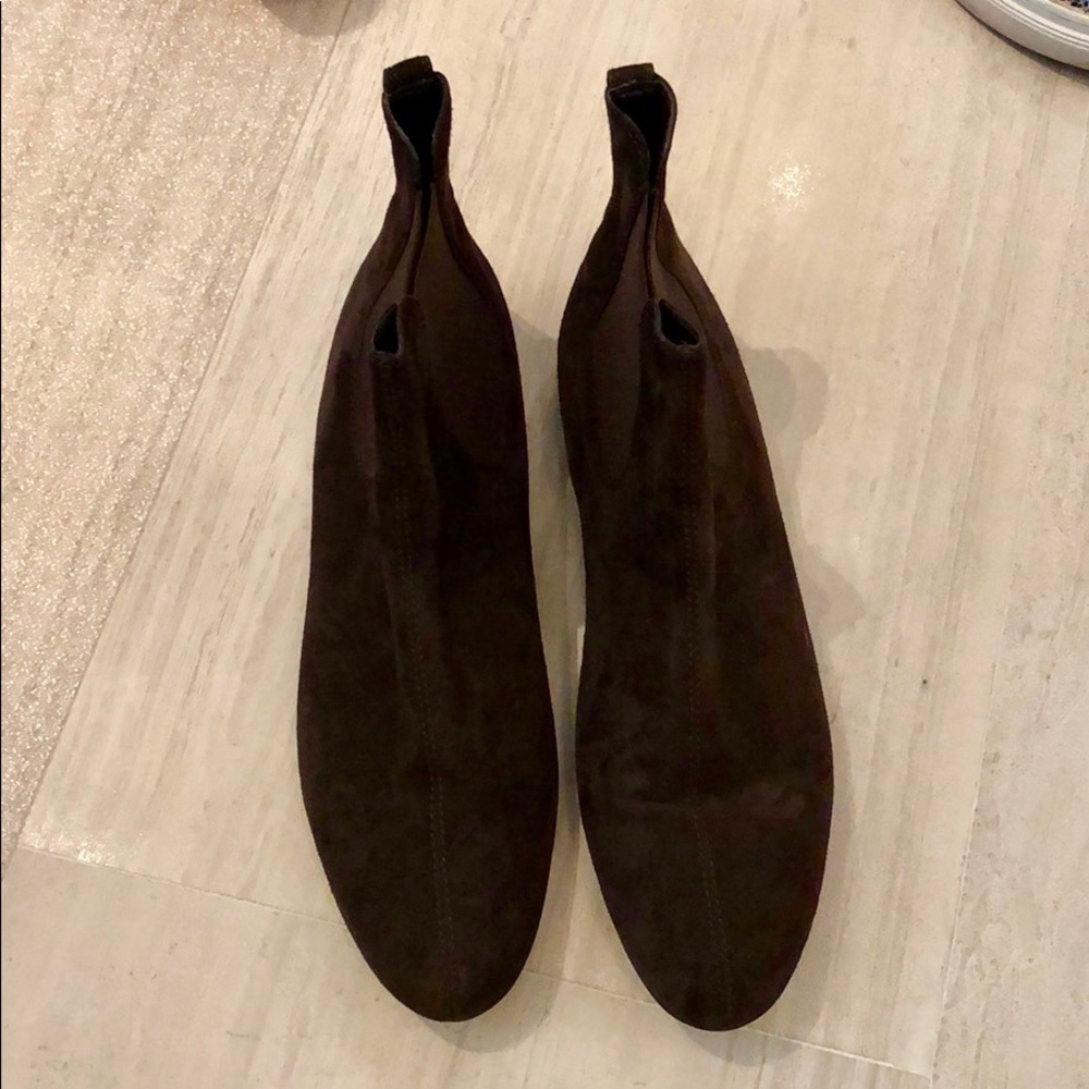 Donald J Pliner Derry Boot. Brown suede. Size 11